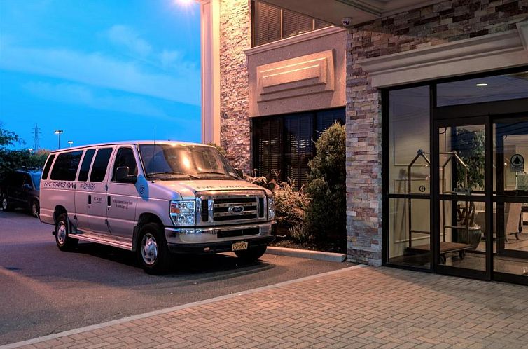 Five Towns Inn - JFK Airport