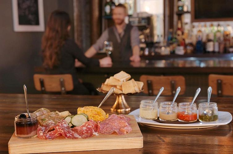 Q&C Hotel Bar New Orleans, Autograph Collection