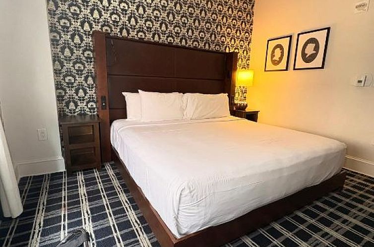 Q&C Hotel Bar New Orleans, Autograph Collection