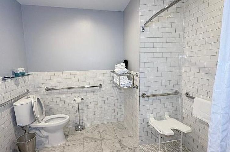 Q&C Hotel Bar New Orleans, Autograph Collection