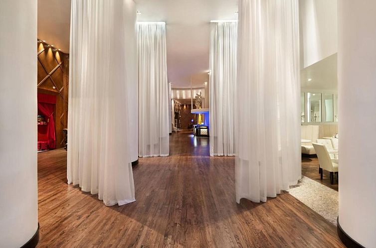 The Saint Hotel, New Orleans, French Quarter, Autograph Coll