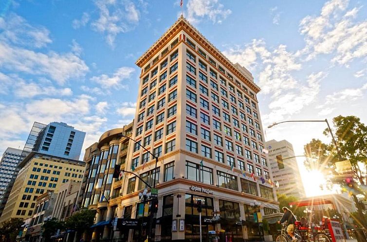 Gaslamp Plaza Suites