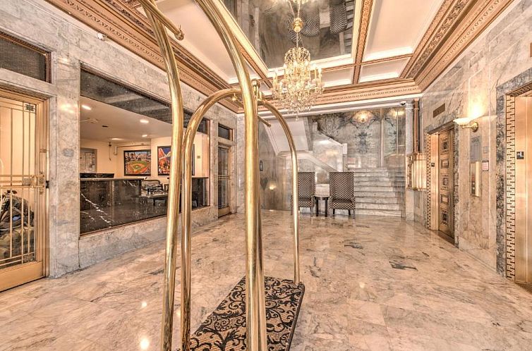 Gaslamp Plaza Suites