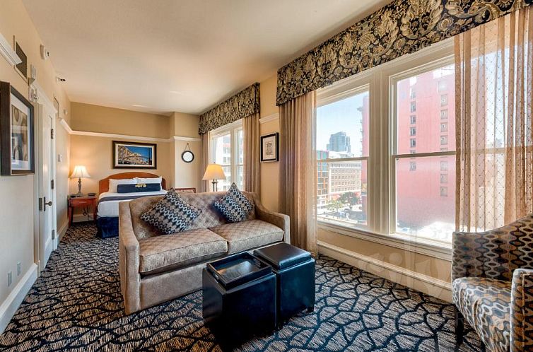 Gaslamp Plaza Suites