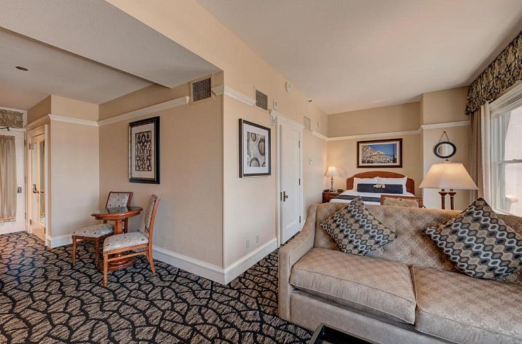Gaslamp Plaza Suites