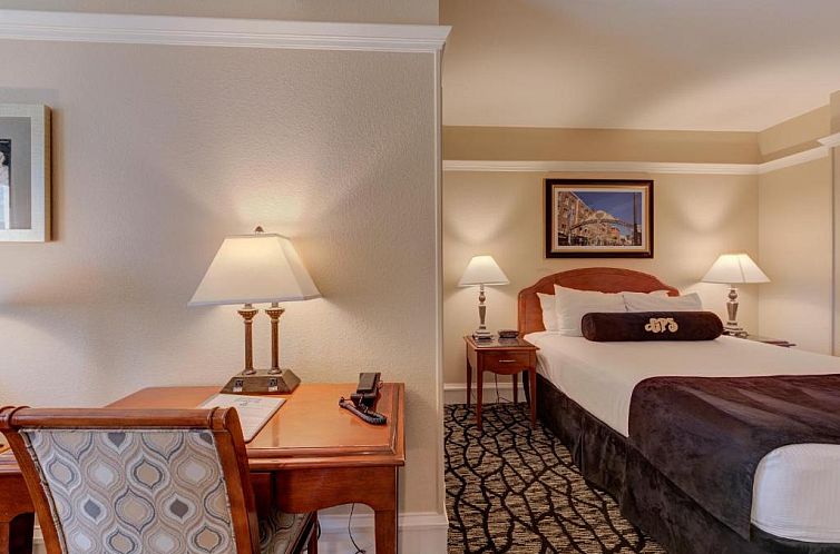Gaslamp Plaza Suites