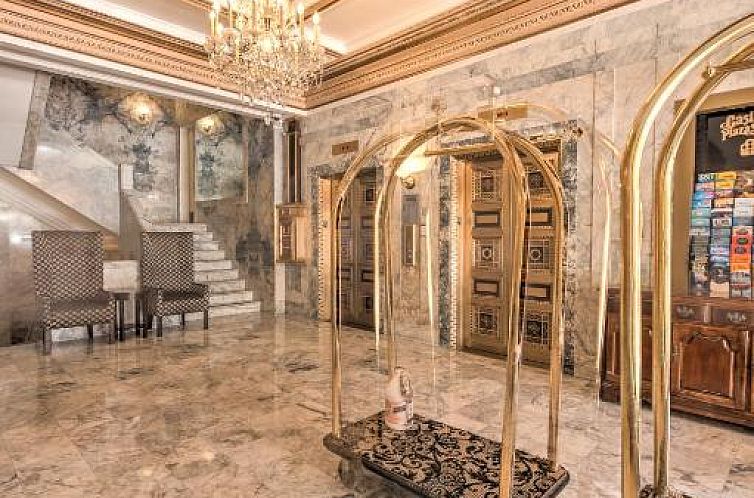 Gaslamp Plaza Suites