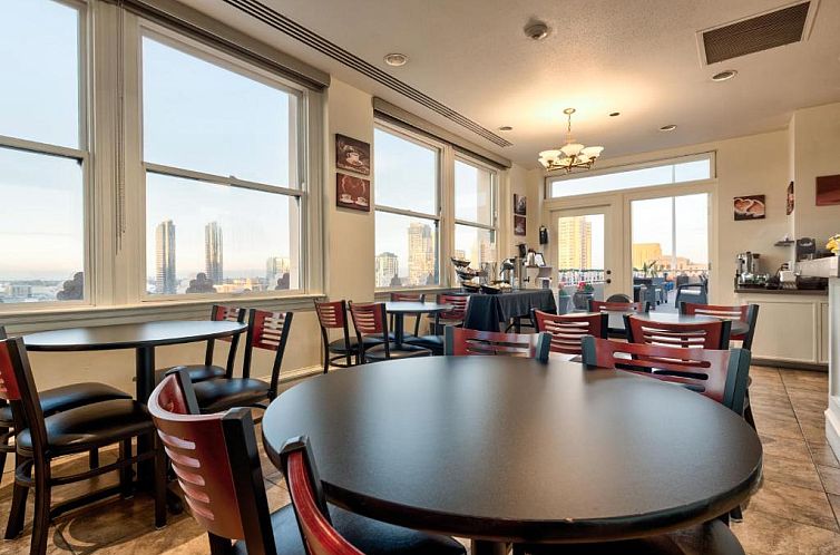 Gaslamp Plaza Suites