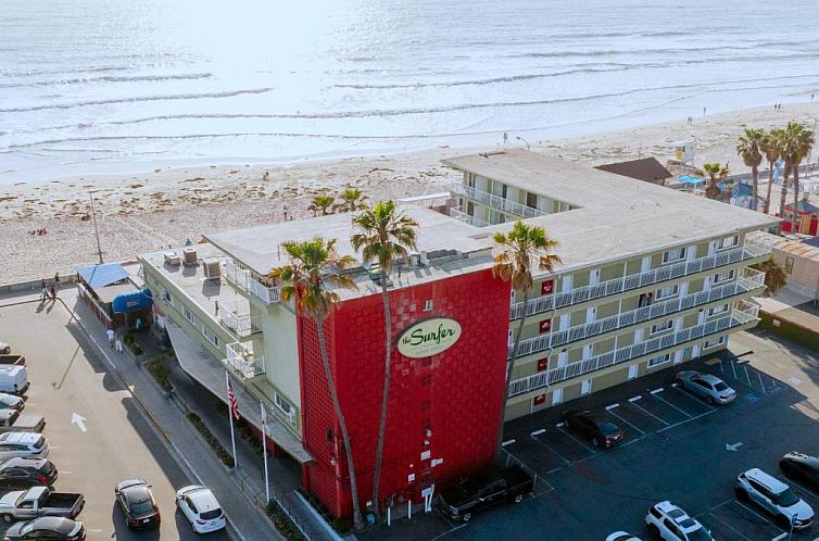 Surfer Beach Hotel