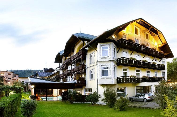 Post-Hotel