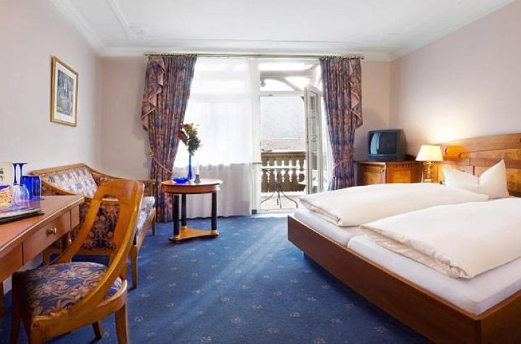 Post-Hotel