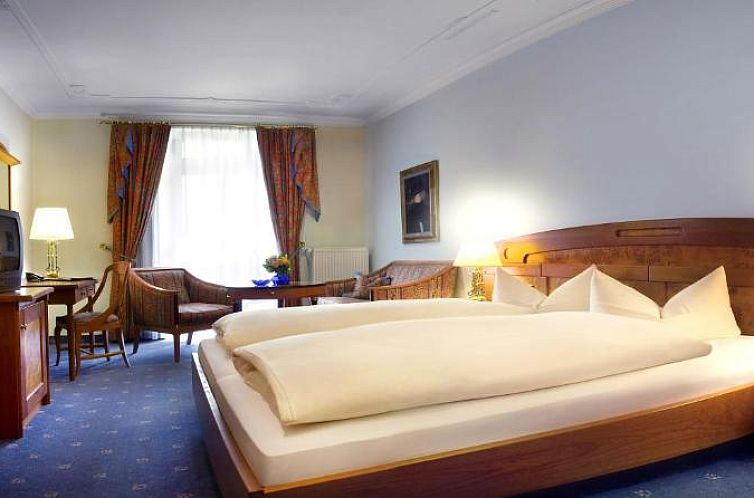 Post-Hotel