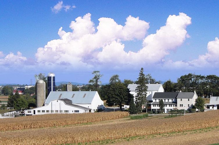 Amish View Inn & Suites