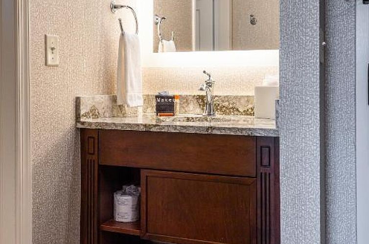 Amish View Inn & Suites