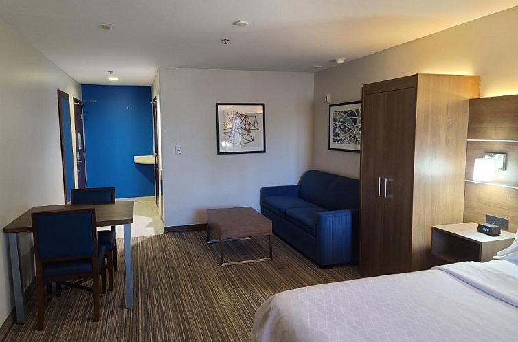 Holiday Inn Express Hotel & Suites Woodland Hills, an IHG Ho