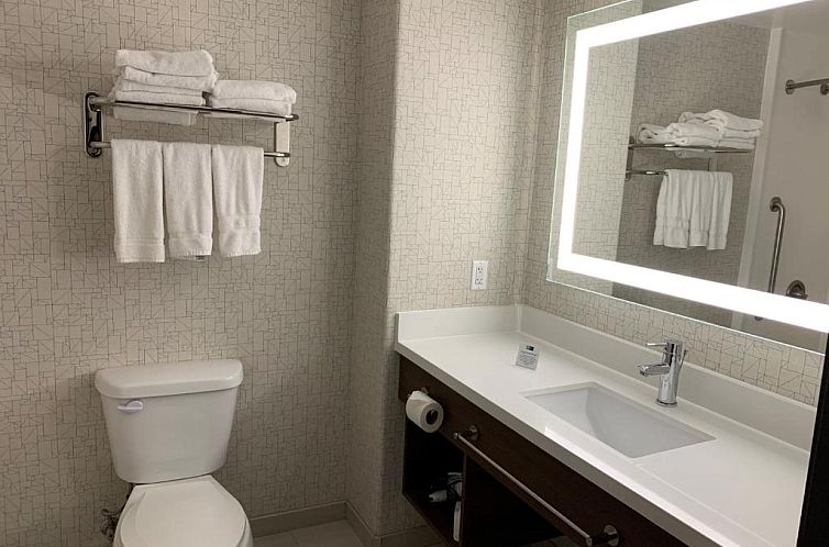 Holiday Inn Express Hotel & Suites Woodland Hills, an IHG Ho