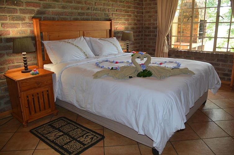 Thaba Tsweni Lodge & Safaris