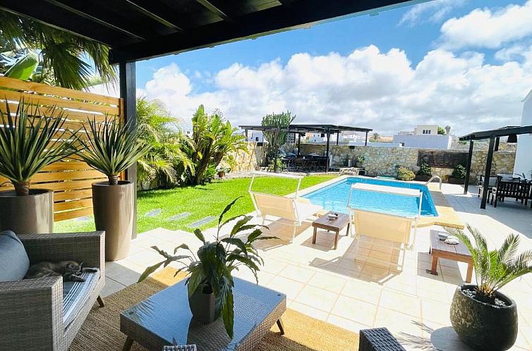 Kalufa Surf House