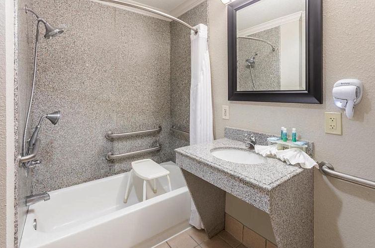 Holiday Inn Express Hotel and Suites Lake Charles, an IHG Ho