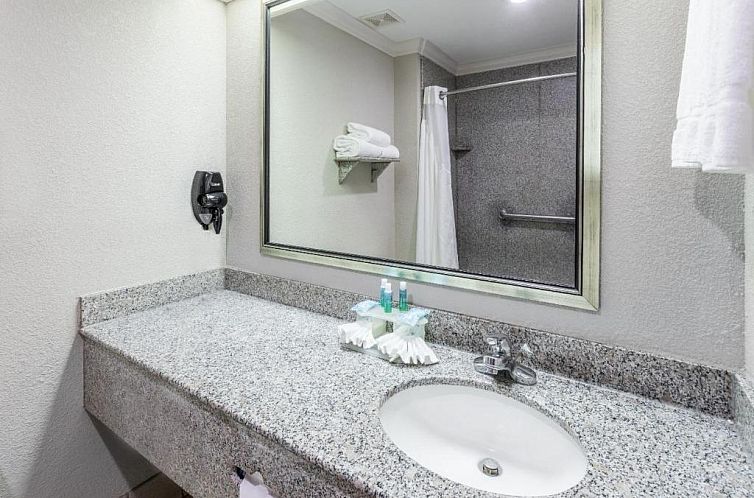 Holiday Inn Express Hotel and Suites Lake Charles, an IHG Ho