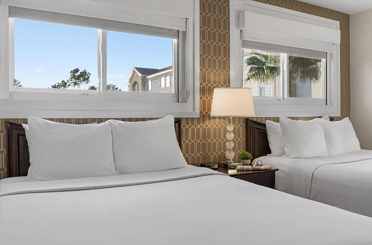 Peacock Suites
