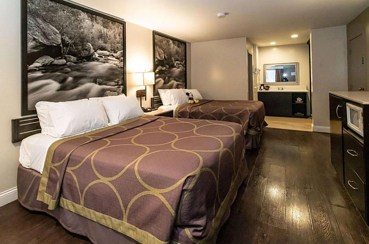 Super 8 by Wyndham Anaheim/Disneyland Drive