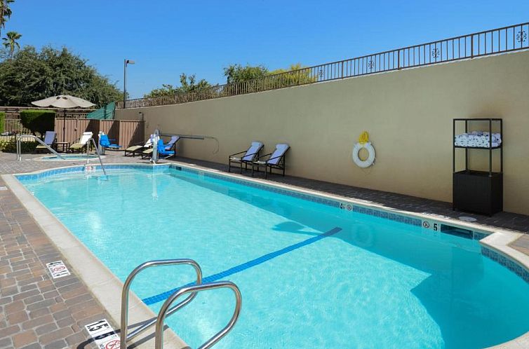 Holiday Inn Express Hotel & Suites Pasadena-Colorado Bouleva