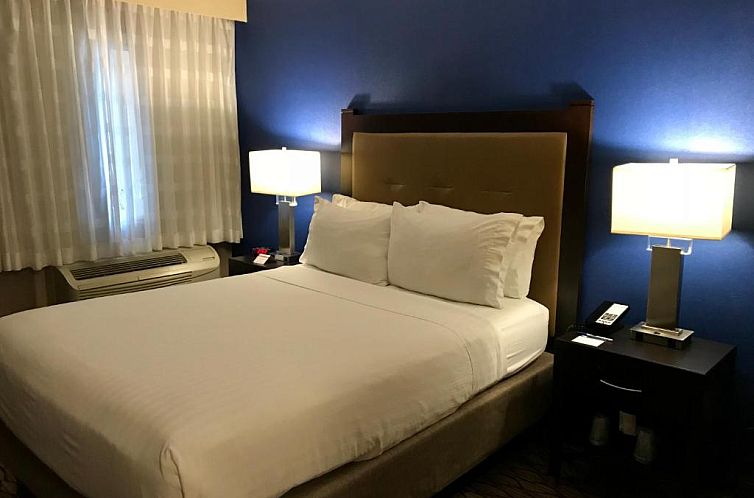 Holiday Inn Express Hotel & Suites Pasadena-Colorado Bouleva