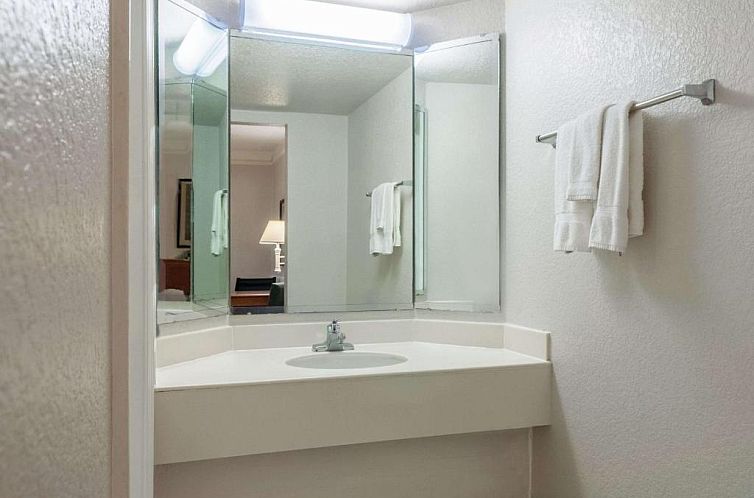 La Quinta Inn by Wyndham New Orleans West Bank / Gretna