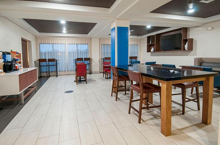 Holiday Inn Express Hotel & Suites Biloxi- Ocean Springs, an