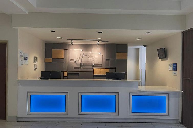 Holiday Inn Express Hotel & Suites Biloxi- Ocean Springs, an