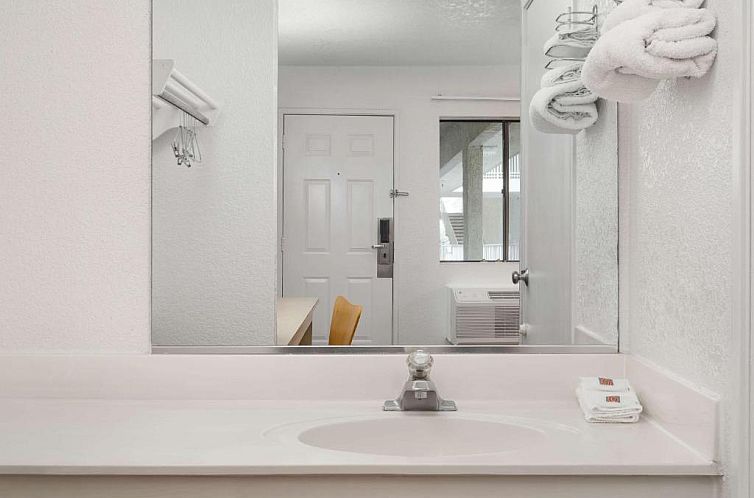 Motel 6-Buena Park, CA - Knotts Berry Farm - Disneyland