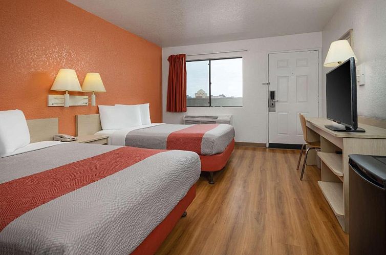 Motel 6-Buena Park, CA - Knotts Berry Farm - Disneyland