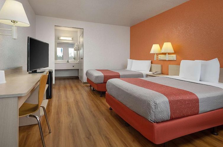 Motel 6-Buena Park, CA - Knotts Berry Farm - Disneyland