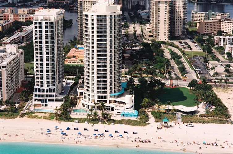 DoubleTree by Hilton Ocean Point Resort - North Miami Beach