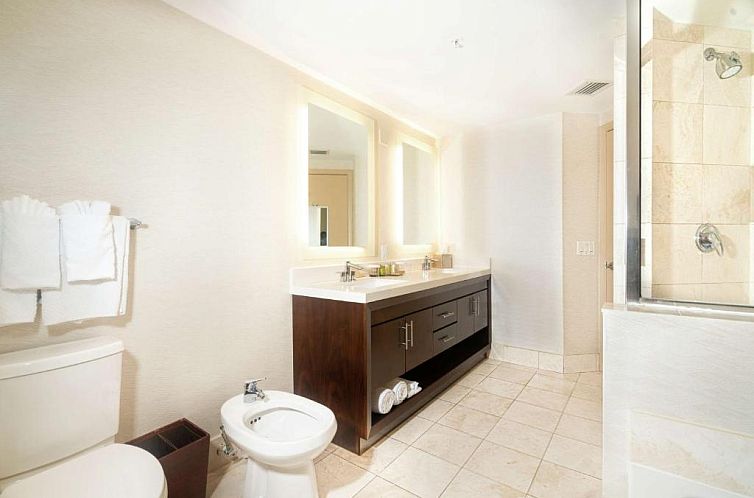 DoubleTree by Hilton Ocean Point Resort - North Miami Beach