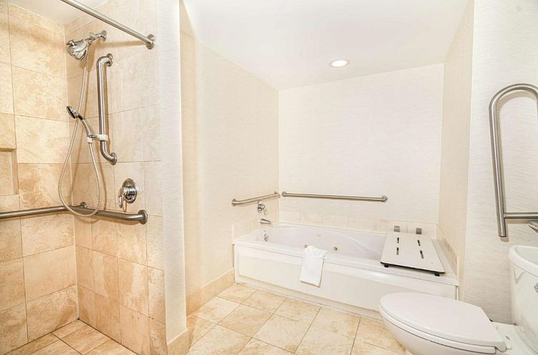 DoubleTree by Hilton Ocean Point Resort - North Miami Beach