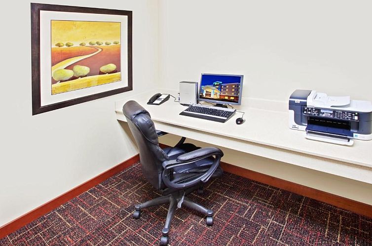 Holiday Inn Express Hotel & Suites Chehalis - Centralia, an 