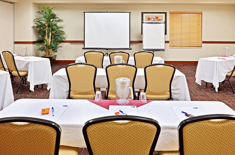 Holiday Inn Express Hotel & Suites Chehalis - Centralia, an 