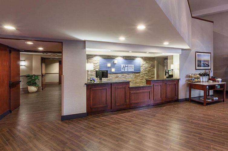 Holiday Inn Express & Suites Carpinteria, an IHG Hotel