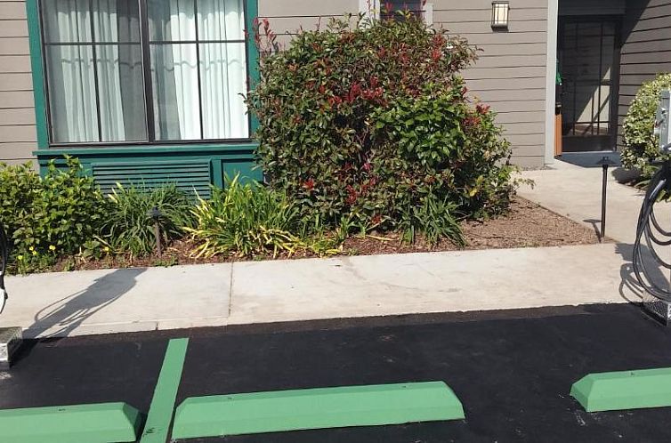 Holiday Inn Express & Suites Carpinteria, an IHG Hotel