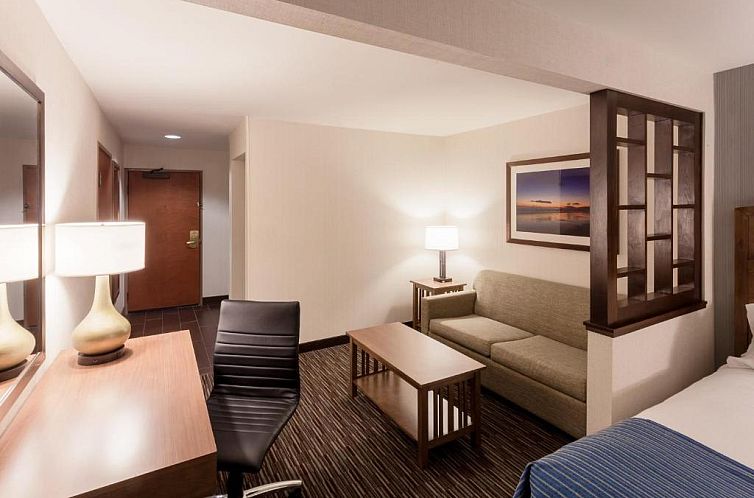 Holiday Inn Express & Suites Carpinteria, an IHG Hotel