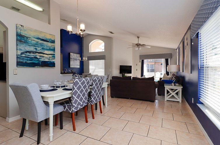 Vakantiehuis 4-Schlafzimmer-Ferienhaus mit Whirlpool