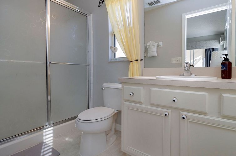 Vakantiehuis 4-Schlafzimmer-Ferienhaus mit Whirlpool