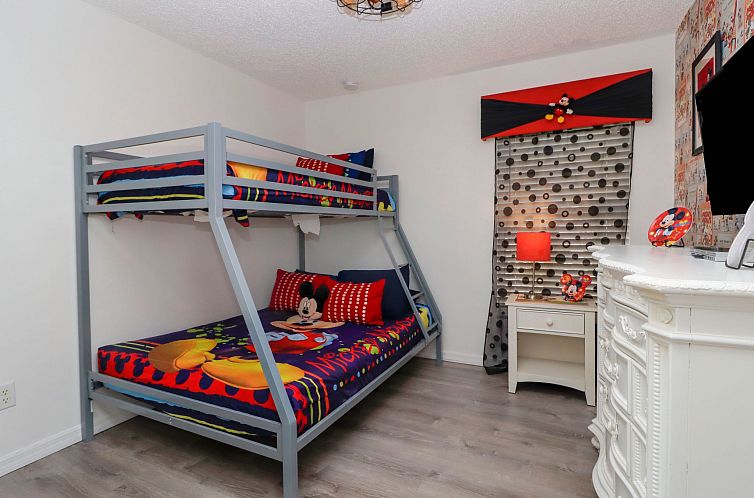 Vakantiehuis 4-Schlafzimmer-Ferienhaus mit Whirlpool