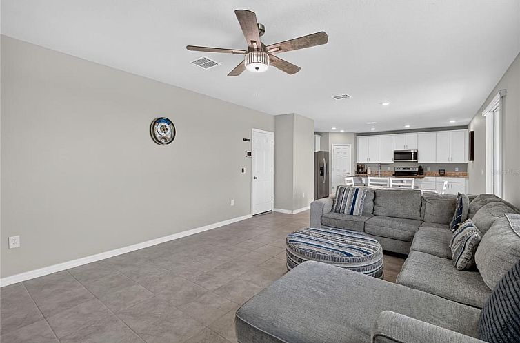 Appartement Neu renoviert in geschlossener Wohnanlage, ersch