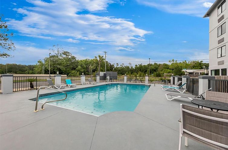 Best Western Plus Cypress Creek