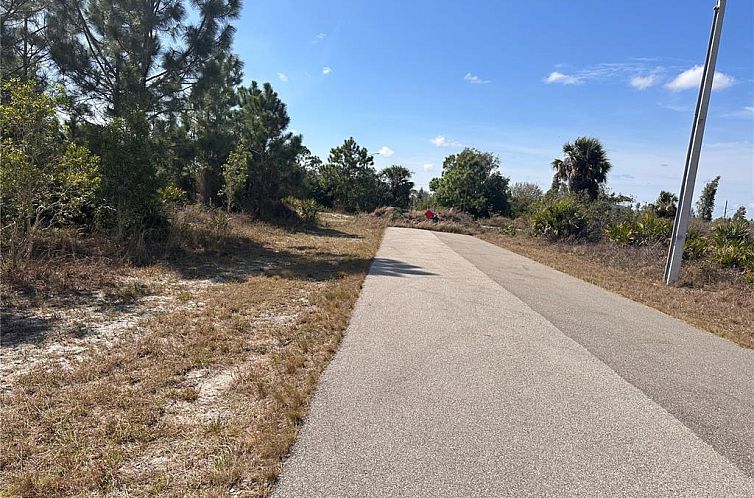 Kavel in Lehigh Acres