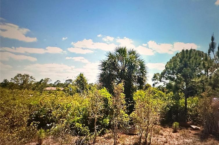 Kavel in Lehigh Acres