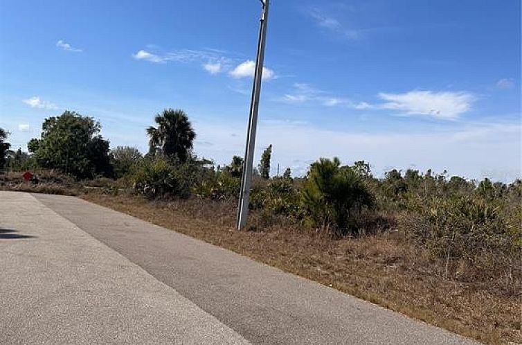 Kavel in Lehigh Acres